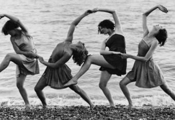 MMM Dancers on the beach 